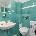 Comfortable One Bedroom Next To The Spodek In By Renters Apartment *