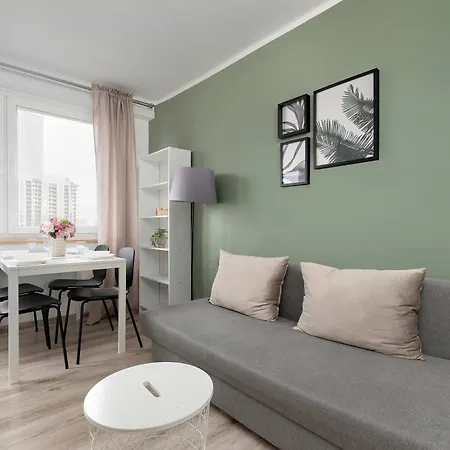 Comfortable One Bedroom Next To The Spodek In By Renters Апартаменты