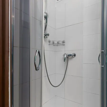 Comfortable One Bedroom Next To The Spodek In By Renters Appartement Katowice