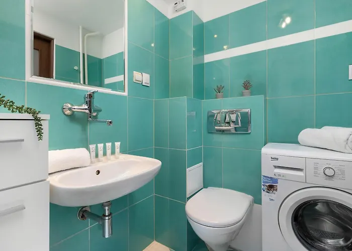 Comfortable One Bedroom Next To The Spodek In By Renters Apartament *